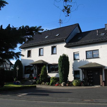 Haus Claudia Hotel Müllenbach Exterior foto
