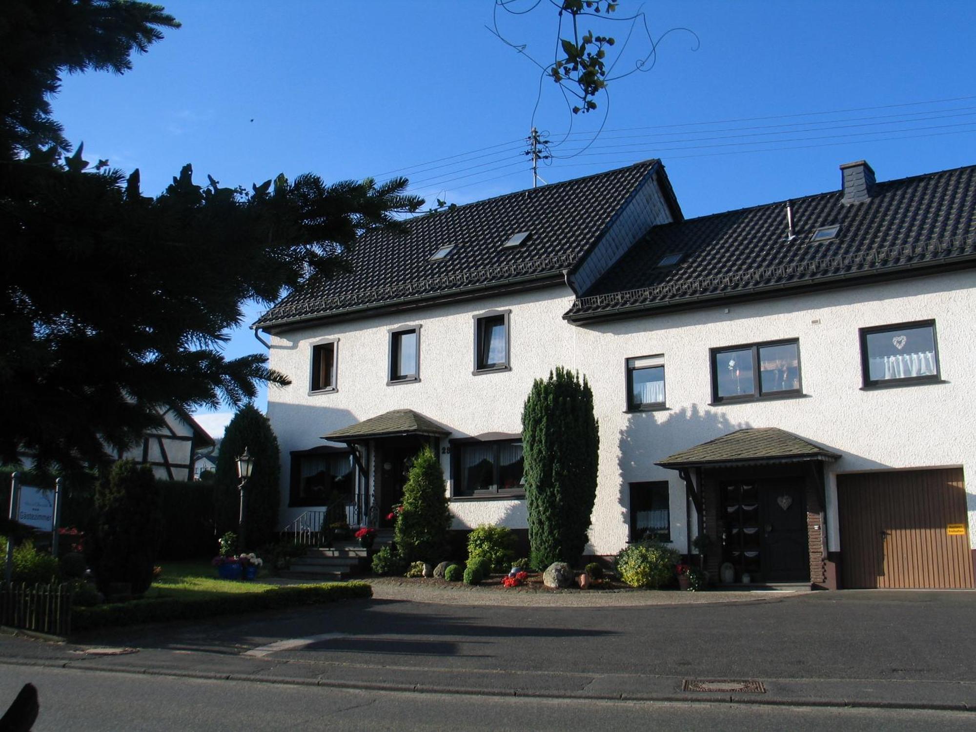 Haus Claudia Hotel Müllenbach Exterior foto